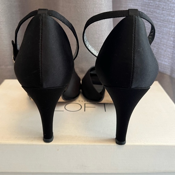 Ann Taylor Loft Paula black satin heels size 6.5 - Picture 4 of 8